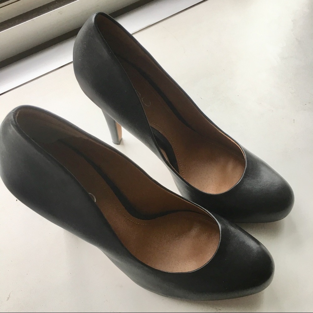 Shoe - Picture 2 of 3